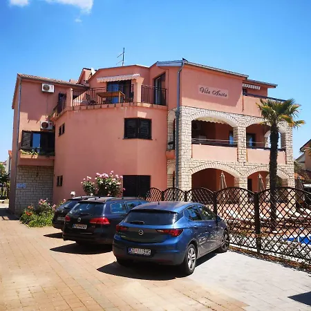 לינה וארוחת בוקר Bed & Breakfast Villa Anita 3*
